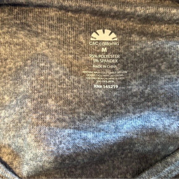 Women’s shirt size medium - Picture 4 of 4